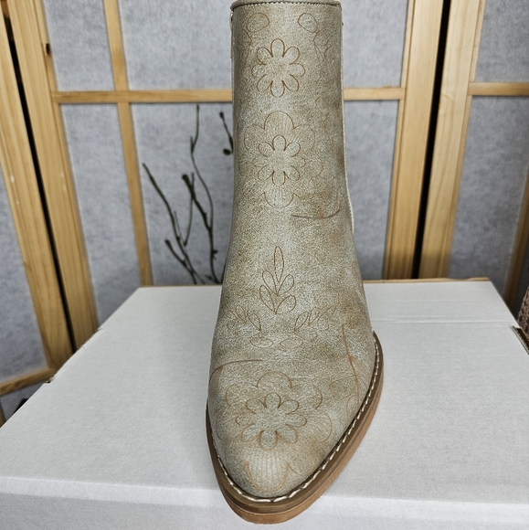 Floral booties - Picture 3 of 3